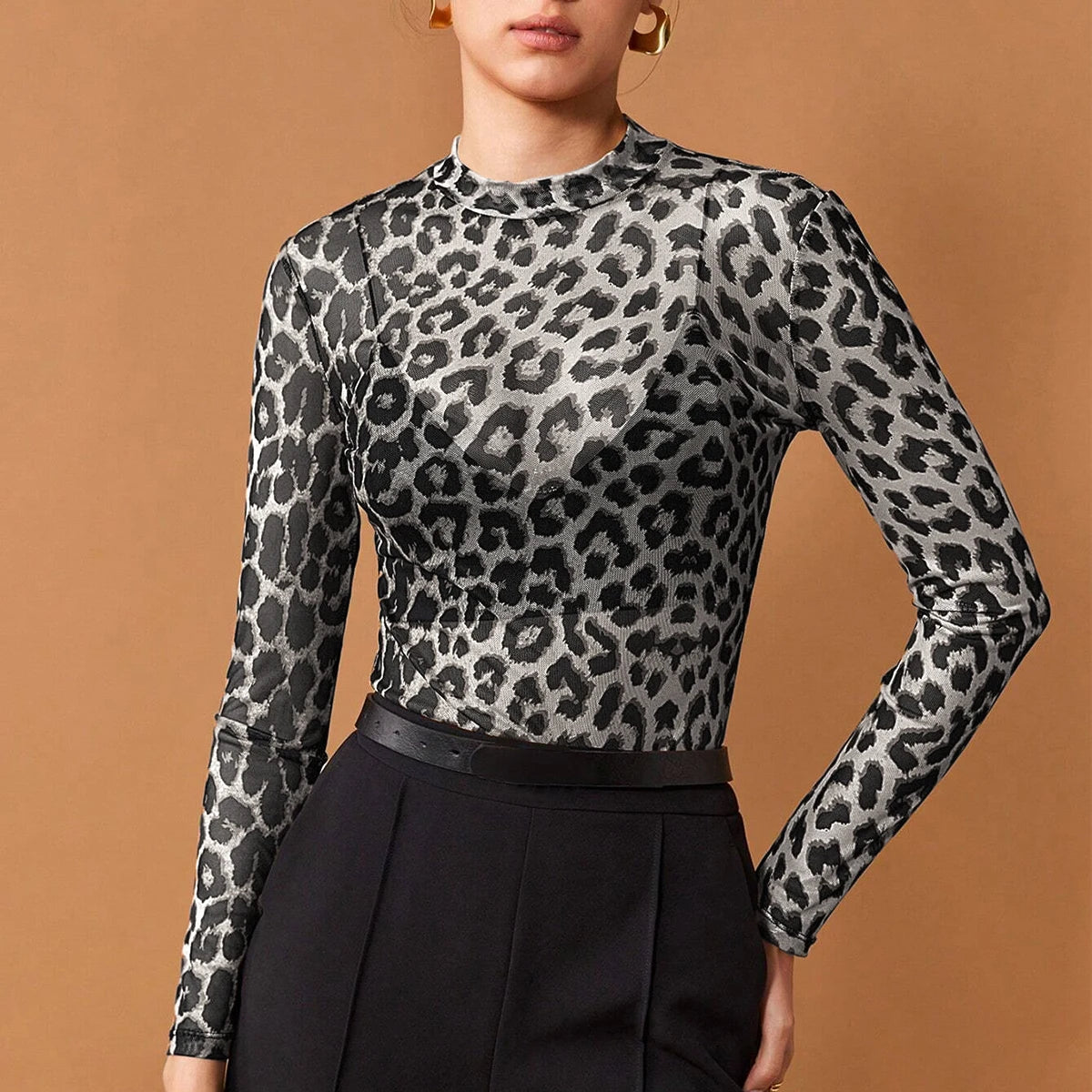 Blusa em estampa leopardo