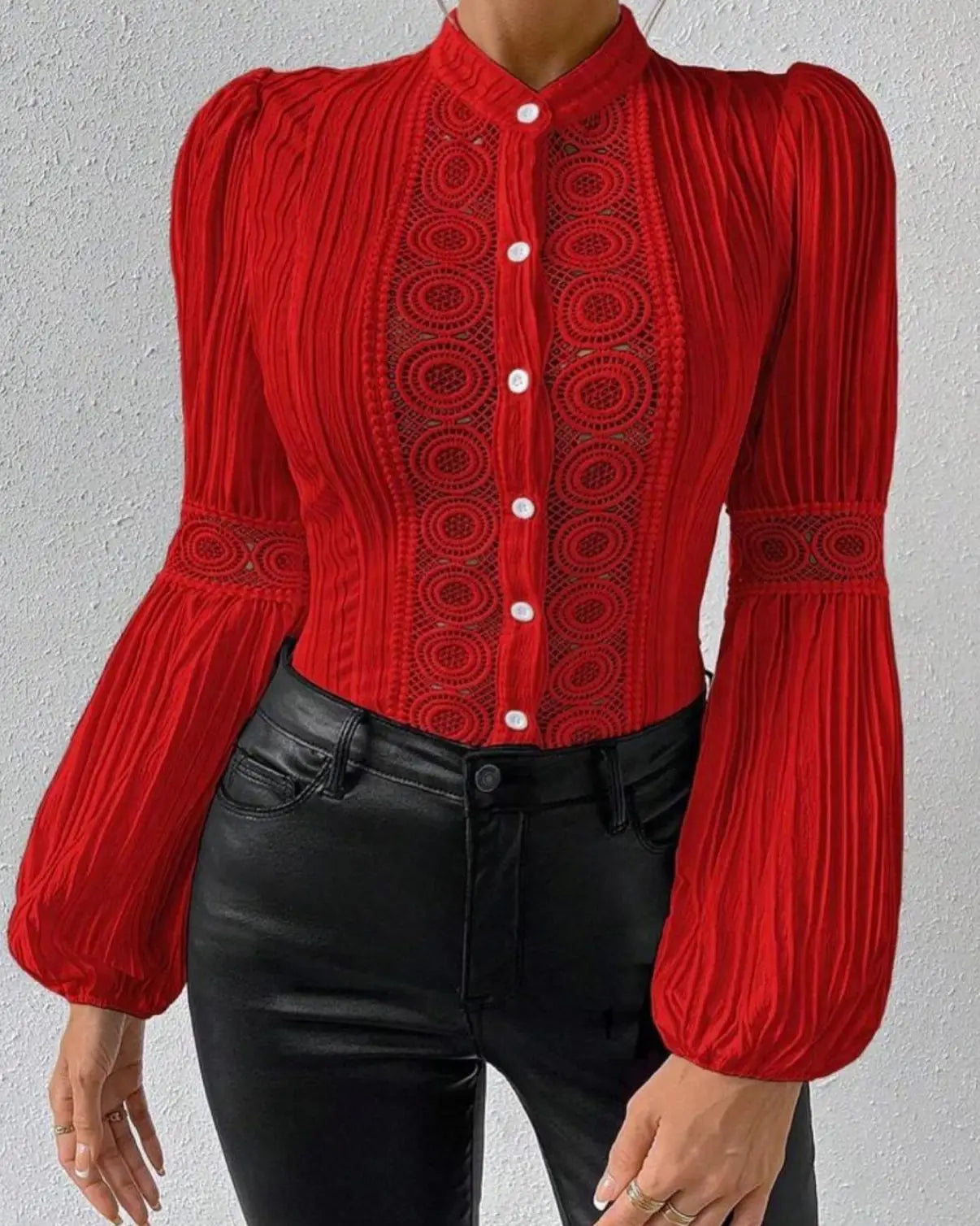 Blusa Elegante com Renda e Manga Bufante