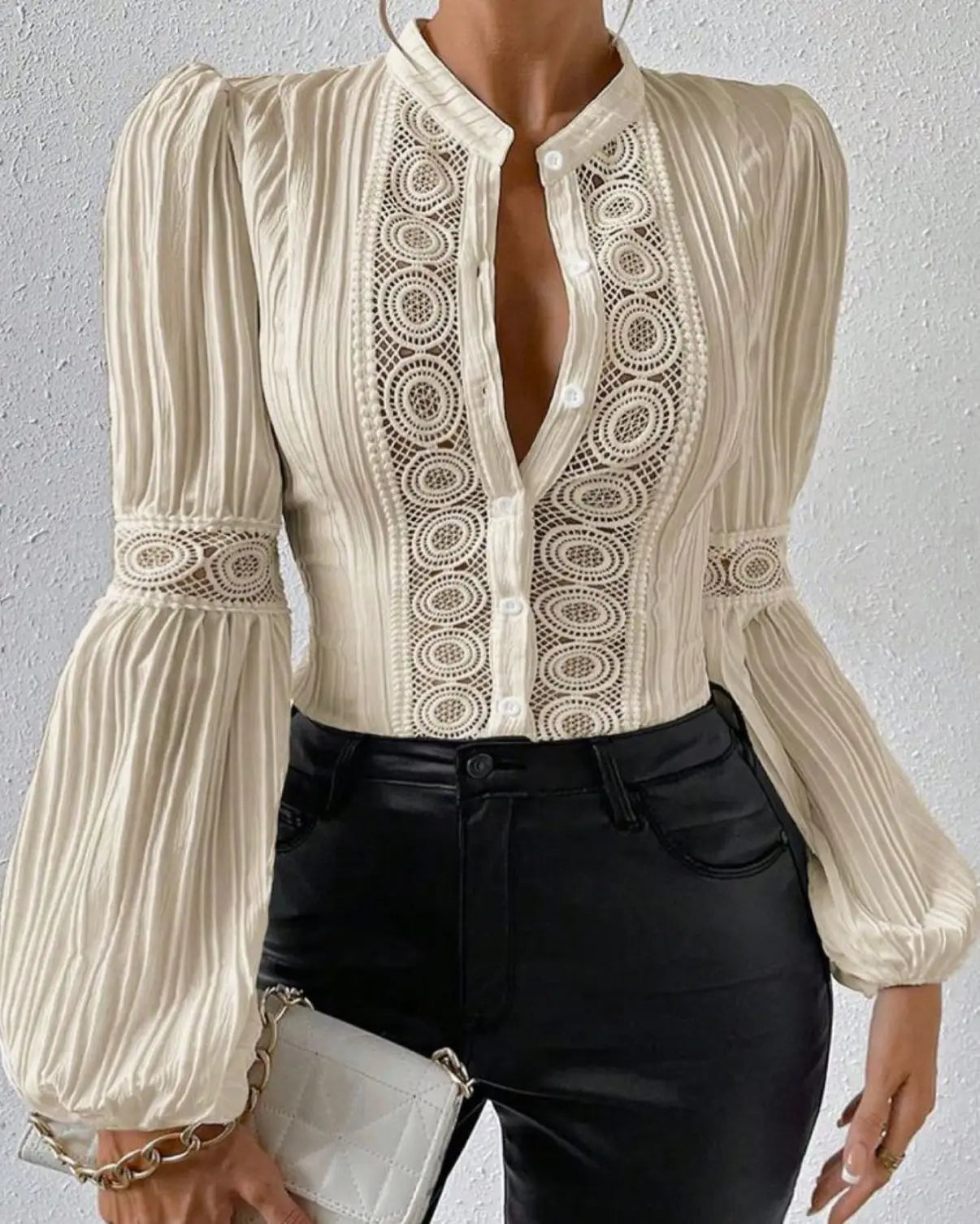 Blusa Elegante com Renda e Manga Bufante