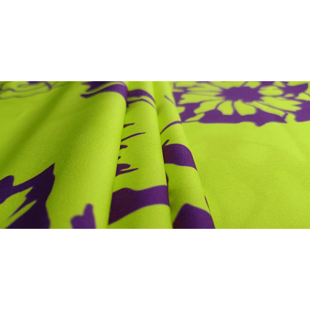 Macacão Feminino Estampado com Decote V